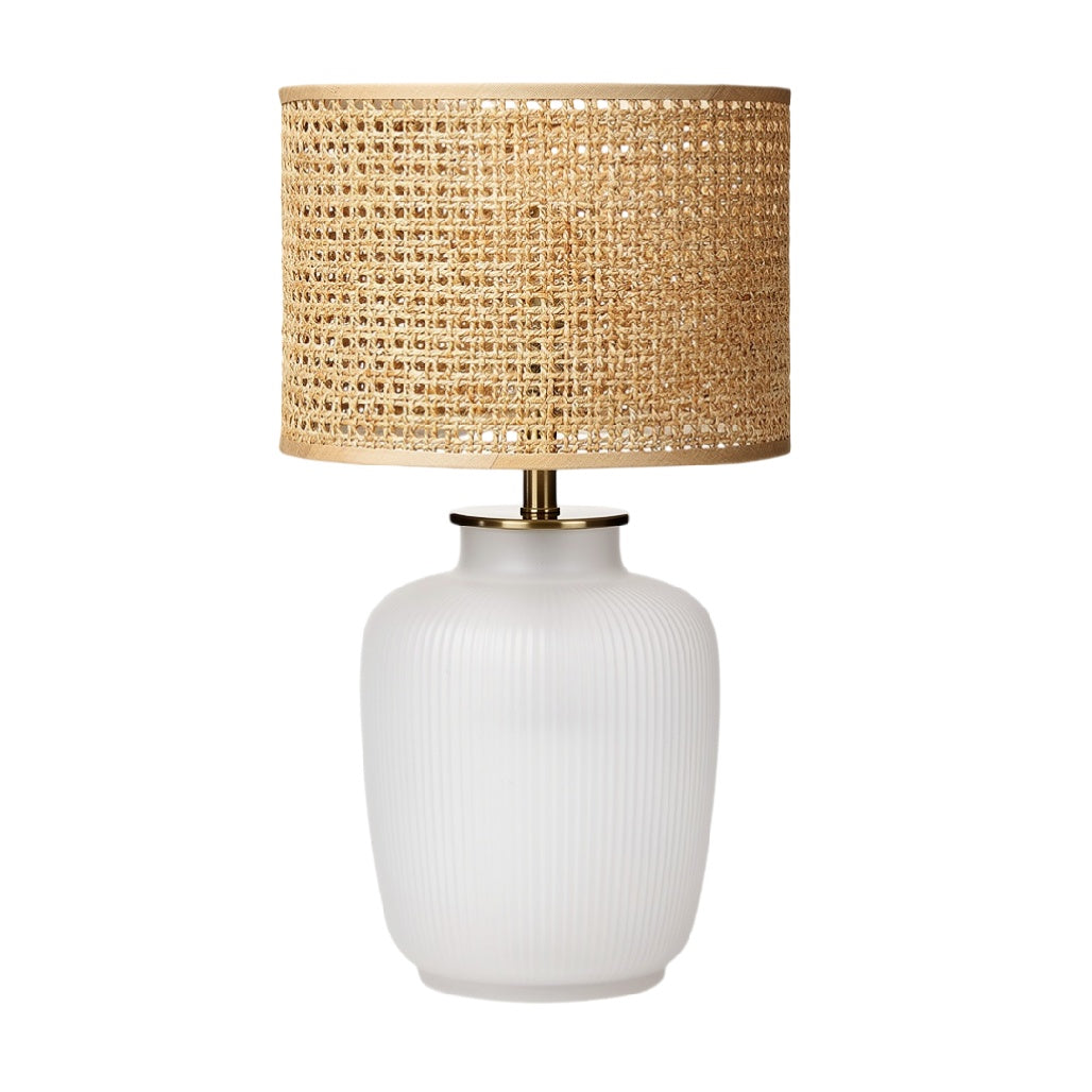 Lampe de table en céramique blanche avec abat-jour en osier